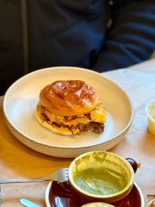 Sándwich con huevo ecológico en Madrid - Eggocéntrico