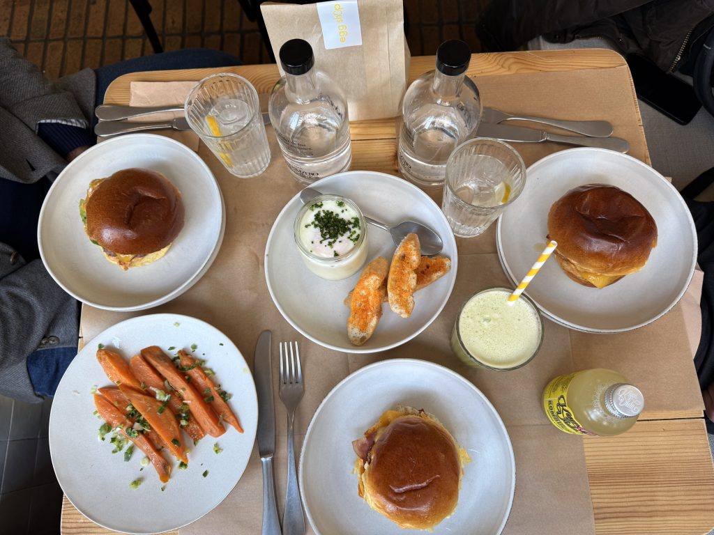 Interior of Eggocéntrico, a restaurant with table service and a cosmopolitan atmosphere near the Bernabéu, just minutes from the Bernabéu Tour and Real Madrid store